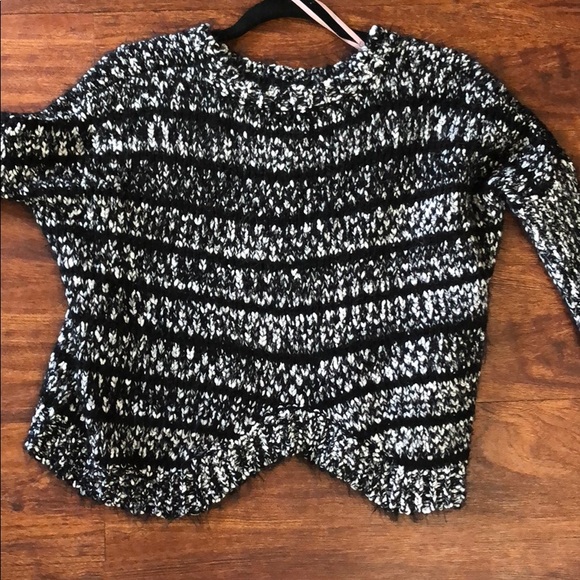 Black and white sweater - Picture 3 of 3